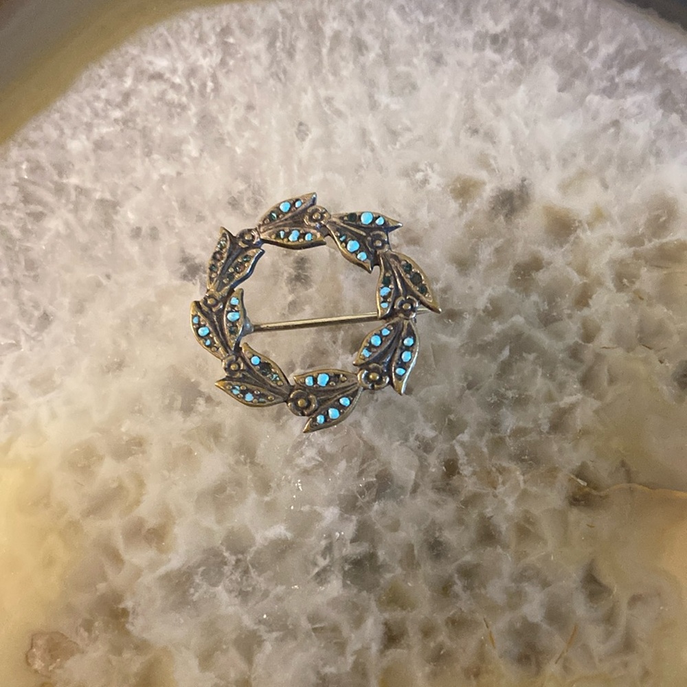 Vintage antique pin under 1" Dainty